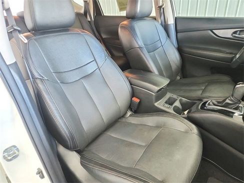 Used 2017 Nissan Rogue SL image 41