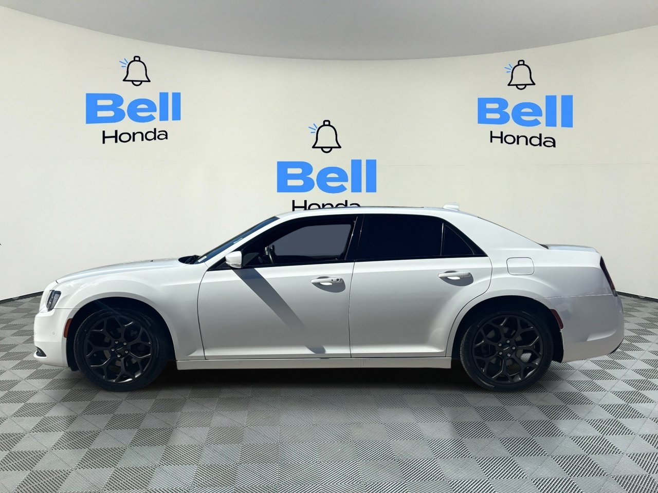 Used 2019 Chrysler 300 S w/ 300S Premium Group RWD image 2