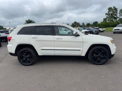 Used 2012 Jeep Grand Cherokee Overland AWD/4WD image 6
