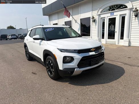 Used 2021 Chevrolet TrailBlazer LT w/ Premium Seating Package FWD image 3