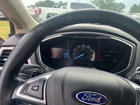 Used 2017 Ford Fusion SE w/ Equipment Group 201A FWD image 12