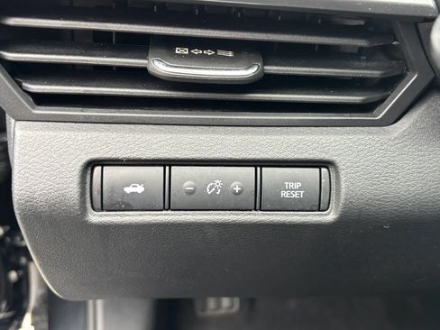 Used 2022 Nissan Altima 2.5 SV FWD image 15
