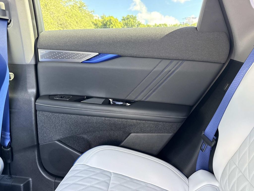 New 2027 Cadillac Optiq V w/ Deep Ocean Design Edition AWD/4WD image 15
