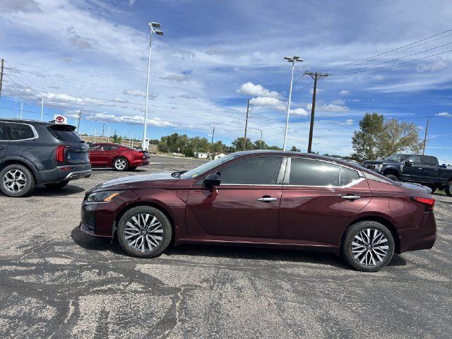 Used 2024 Nissan Altima 2.5 SV AWD/4WD image 2