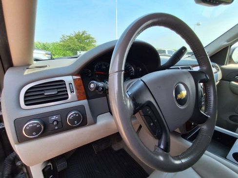 Used 2008 Chevrolet Suburban LT w/ LT Preferred Equipment Group AWD/4WD image 10