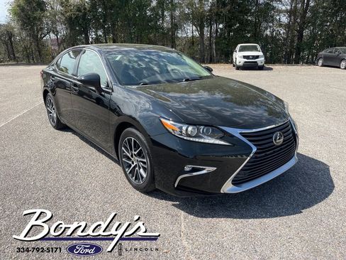Used 2017 Lexus ES 350 w/ Luxury Package image 2