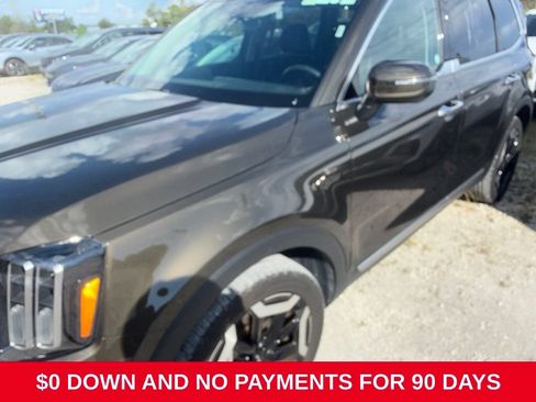 Used 2025 Kia Telluride S FWD image 1