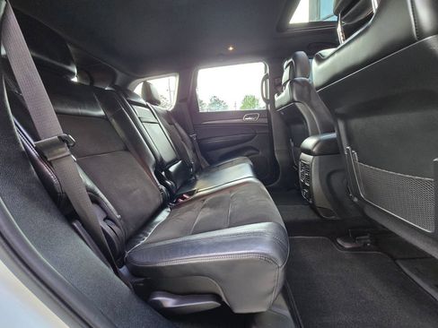 Used 2020 Jeep Grand Cherokee Altitude image 23