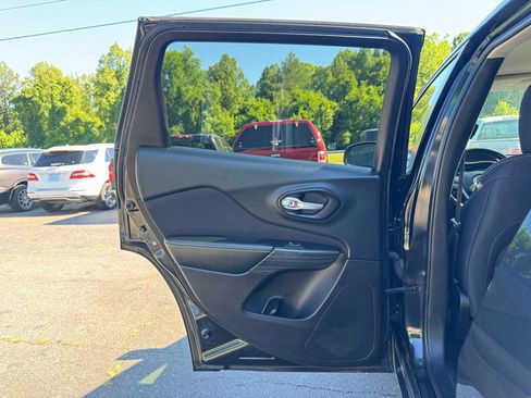 Used 2015 Jeep Cherokee Latitude w/ Comfort/Convenience Group AWD/4WD image 11