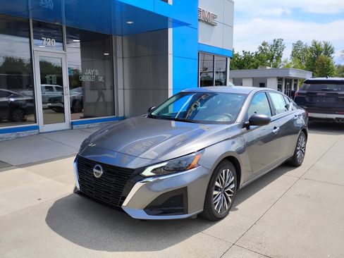 Used 2025 Nissan Altima 2.5 SV FWD image 13