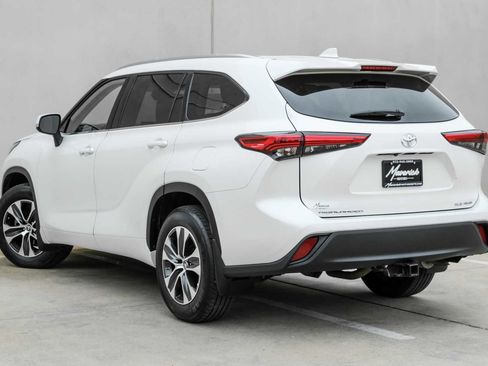 Used 2021 Toyota Highlander XLE image 10