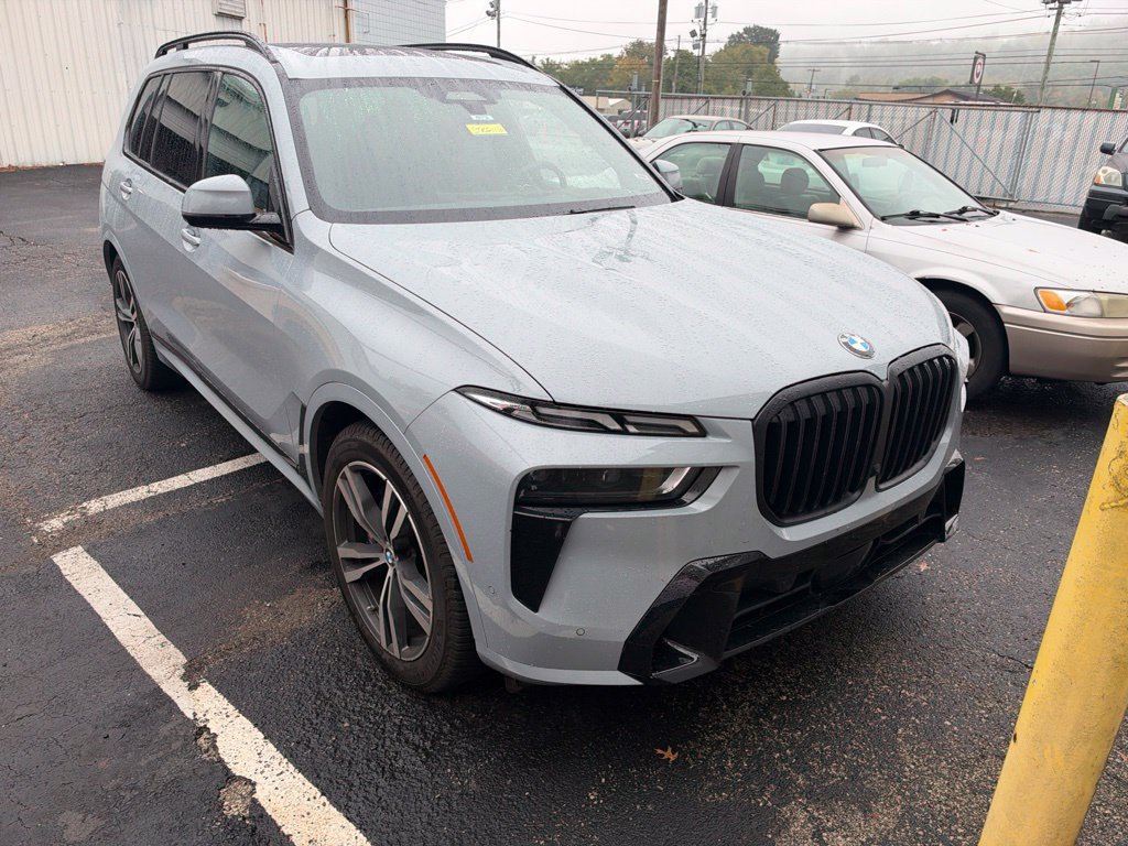 Used 2025 BMW X7 xDrive40i w/ M Sport Package AWD/4WD image 1