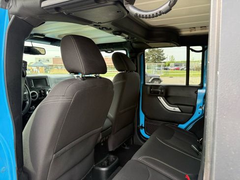 Used 2018 Jeep Wrangler Unlimited Rubicon w/ Cold Weather Group AWD/4WD image 11