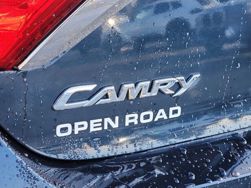 Used 2015 Toyota Camry XLE image 28