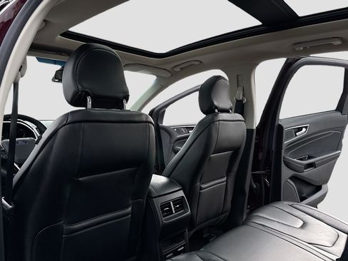 Used 2019 Ford Edge Titanium w/ Cold Weather Package AWD/4WD image 6