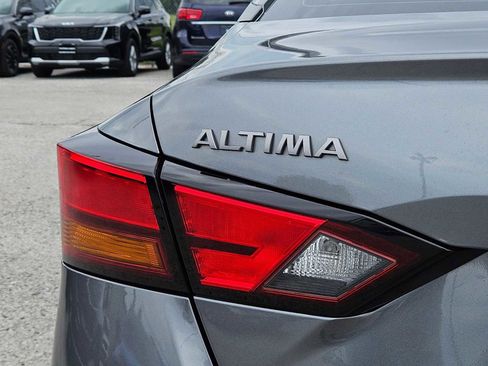 Used 2023 Nissan Altima 2.5 SV FWD image 9