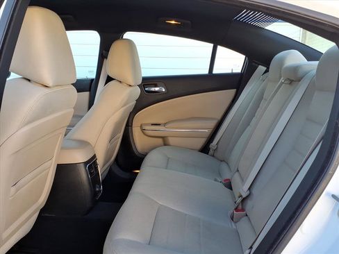 Used 2011 Dodge Charger SE w/ Connectivity Group image 9