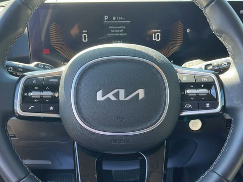 Used 2025 Kia Sorento S AWD/4WD image 13