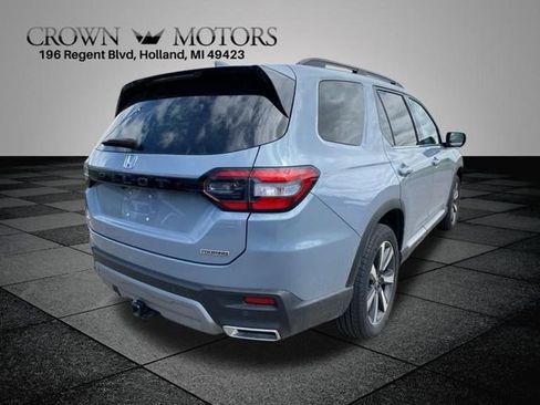 Used 2025 Honda Pilot Touring image 12