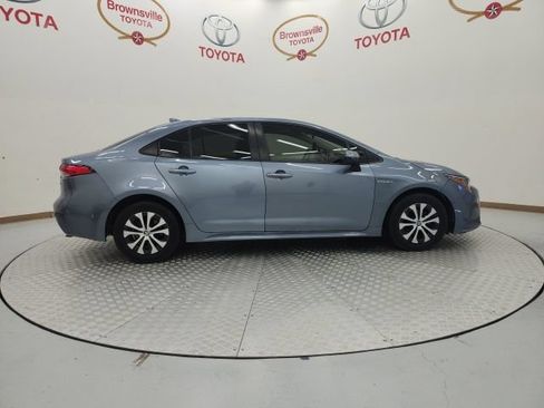 Used 2021 Toyota Corolla LE FWD image 3