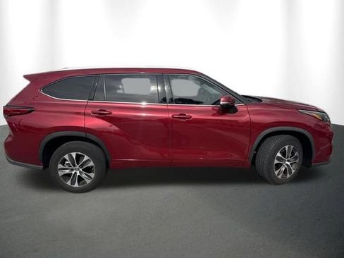 Used 2022 Toyota Highlander XLE FWD image 8