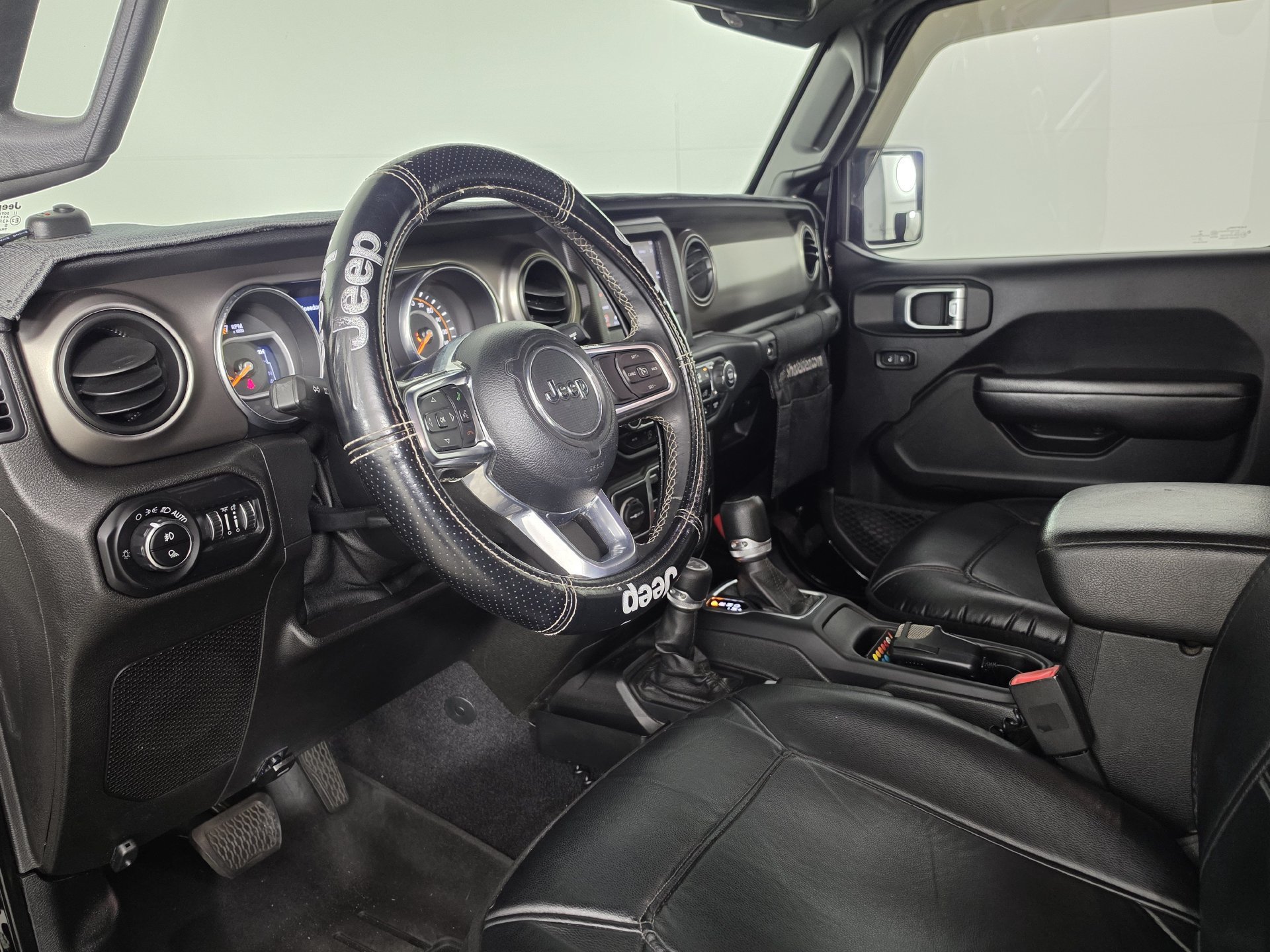 Used 2020 Jeep Gladiator Sport w/ Quick Order Package 24S AWD/4WD image 2