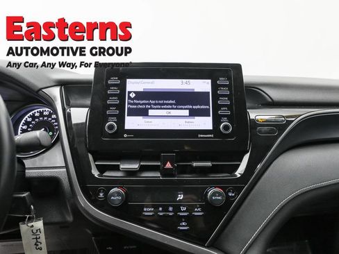 Used 2024 Toyota Camry SE image 12