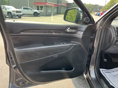 Used 2020 Jeep Grand Cherokee Overland AWD/4WD image 18