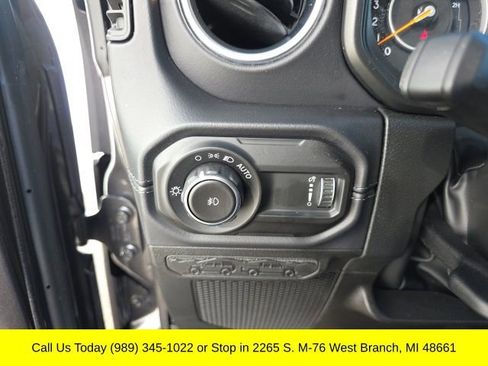 Used 2025 Jeep Wrangler Unlimited Sahara image 27