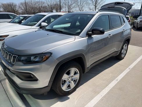 Used 2022 Jeep Compass Latitude w/ Convenience Group image 2
