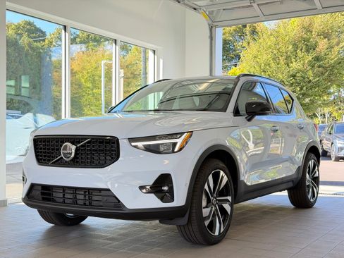 New 2026 Volvo XC40 B5 Ultra w/ Protection Package Premier image 2