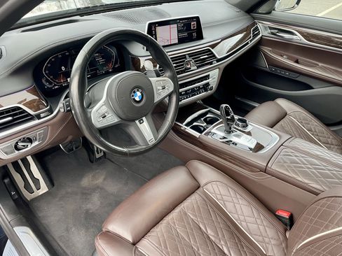 Used 2022 BMW 750i xDrive w/ Luxury Rear Seating Package image 13