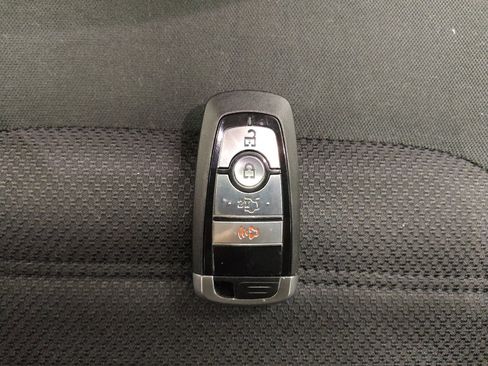 Used 2017 Ford Fusion SE image 32