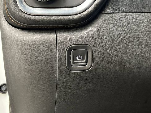 Used 2021 GMC Sierra 1500 AT4 w/ AT4 Value Package AWD/4WD image 38