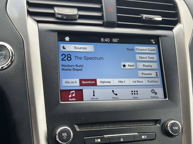 Used 2018 Ford Fusion SE w/ Fusion SE Technology Package FWD image 20