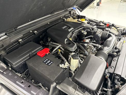 Used 2020 Jeep Wrangler Unlimited Sahara AWD/4WD image 13