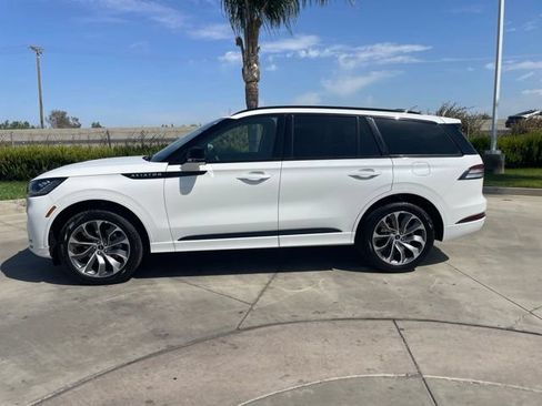 New 2026 Lincoln Aviator AWD image 2