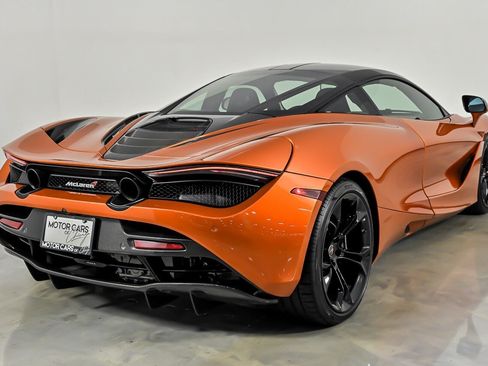 Used 2018 McLaren 720S Performance RWD image 16