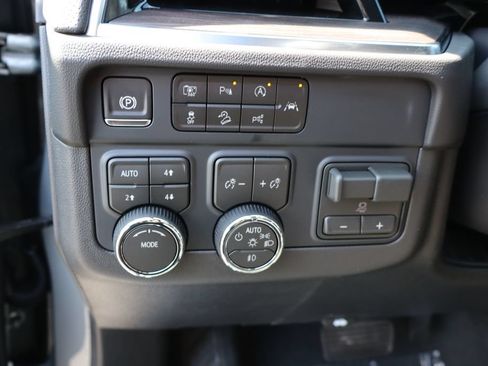 New 2026 Chevrolet Suburban Premier AWD/4WD image 16