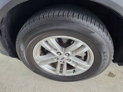 Used 2024 Ford Explorer XLT RWD image 11