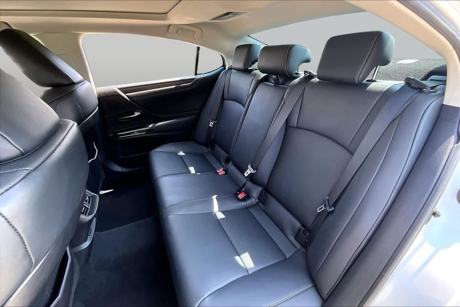 Used 2023 Lexus ES 350 w/ Premium Package FWD image 18