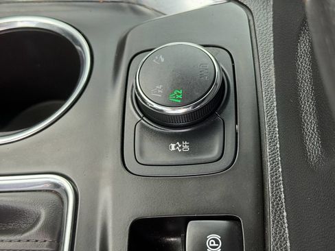 Used 2020 Chevrolet Traverse LS AWD/4WD image 29