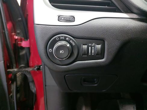 Used 2016 Jeep Cherokee Limited FWD image 26