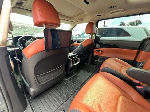 Used 2022 Kia Carnival SX Prestige FWD image 9