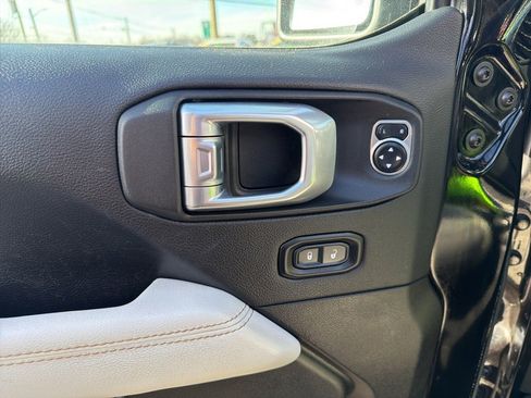 Used 2021 Jeep Wrangler Unlimited Sahara image 3