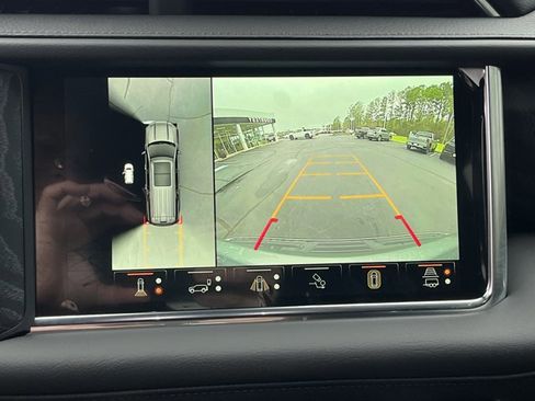 Used 2024 GMC Yukon Denali w/ Advanced Technology Package image 18