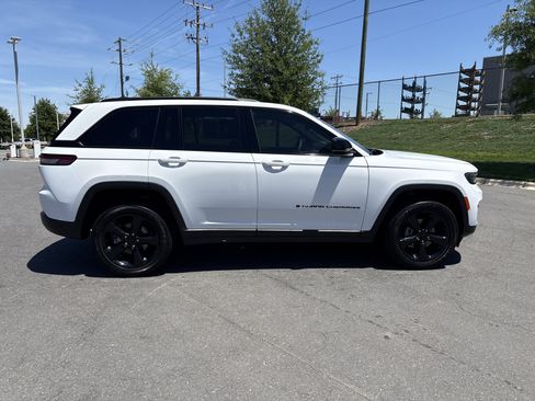 Certified 2024 Jeep Grand Cherokee Altitude AWD/4WD image 10