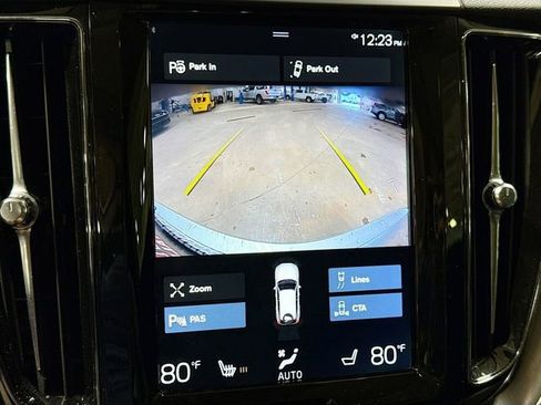 Used 2019 Volvo XC60 T5 Momentum w/ Premium Package image 16