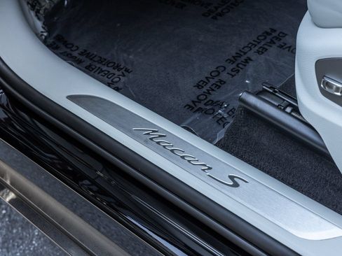 Certified 2026 Porsche Macan S AWD/4WD image 15