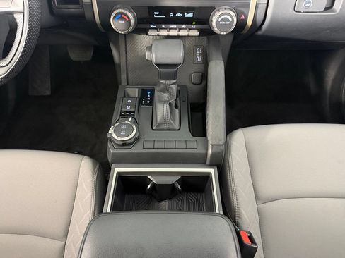Used 2025 Toyota Tacoma SR5 AWD/4WD image 16